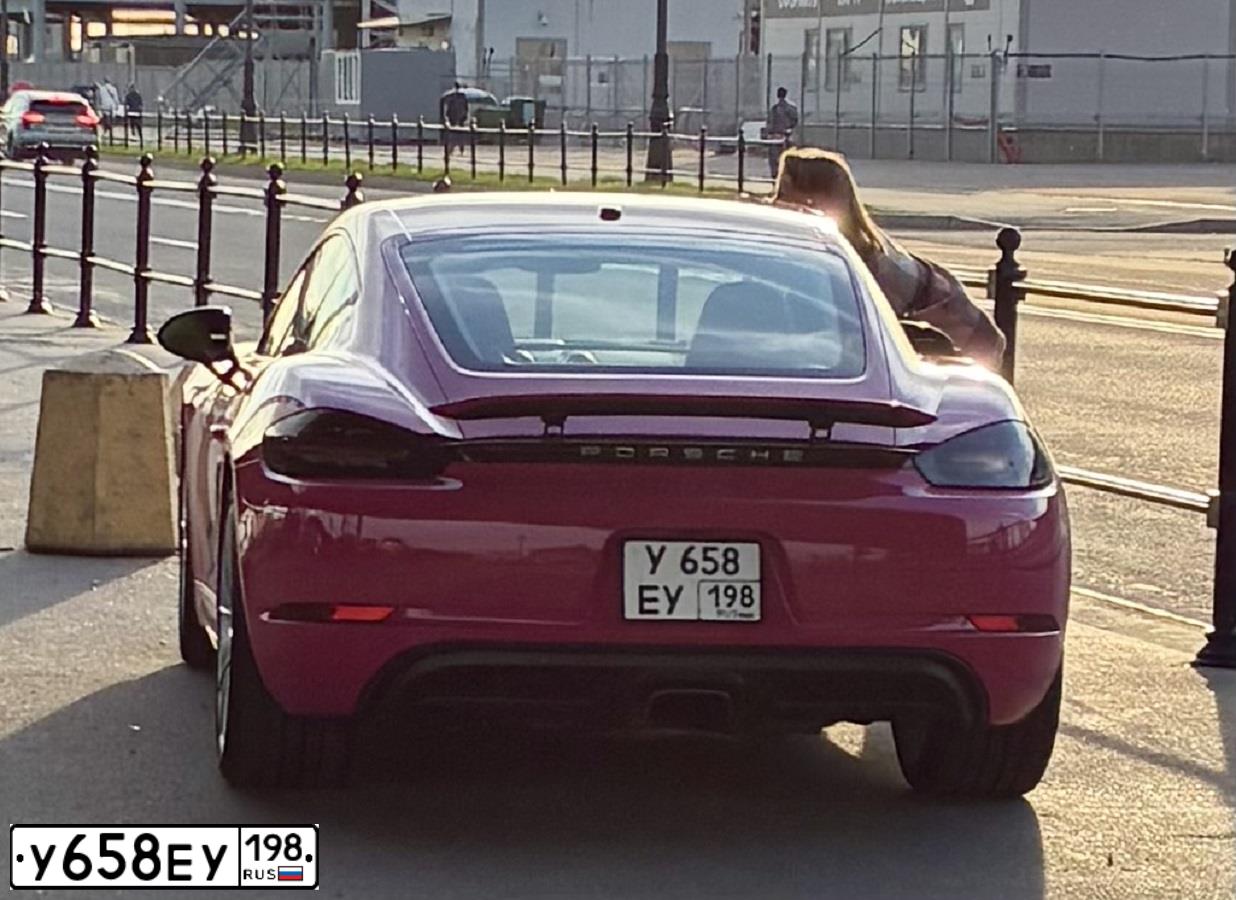 Фото автомобиля PORSCHE БЕЗ МОДЕЛИ 718 САУМАN, 2019 — госномер У658ЕУ198. Цвет: СЕРЫЙ