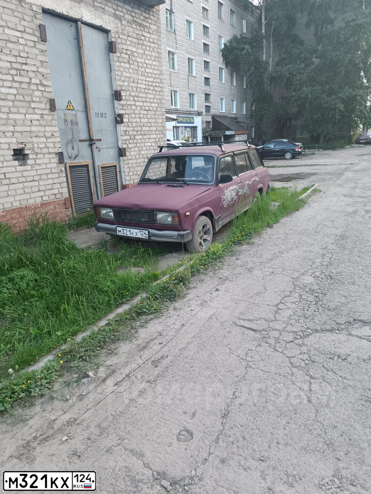 Фото автомобиля LADA 2104, 2002 — госномер М321КХ124. Цвет: ФИОЛЕТОВЫЙ
