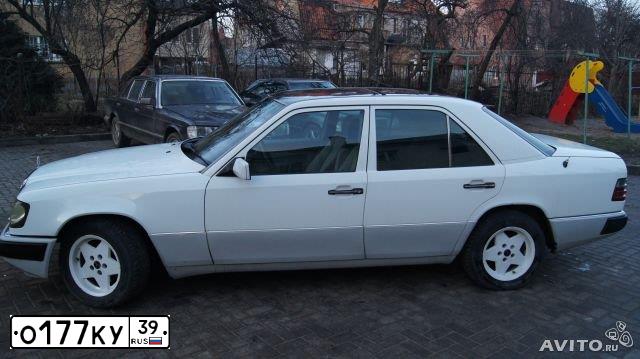 Фото автомобиля MERCEDES E-KLASSE, 1993 — госномер О177КУ39. Цвет: БЕЛЫЙ