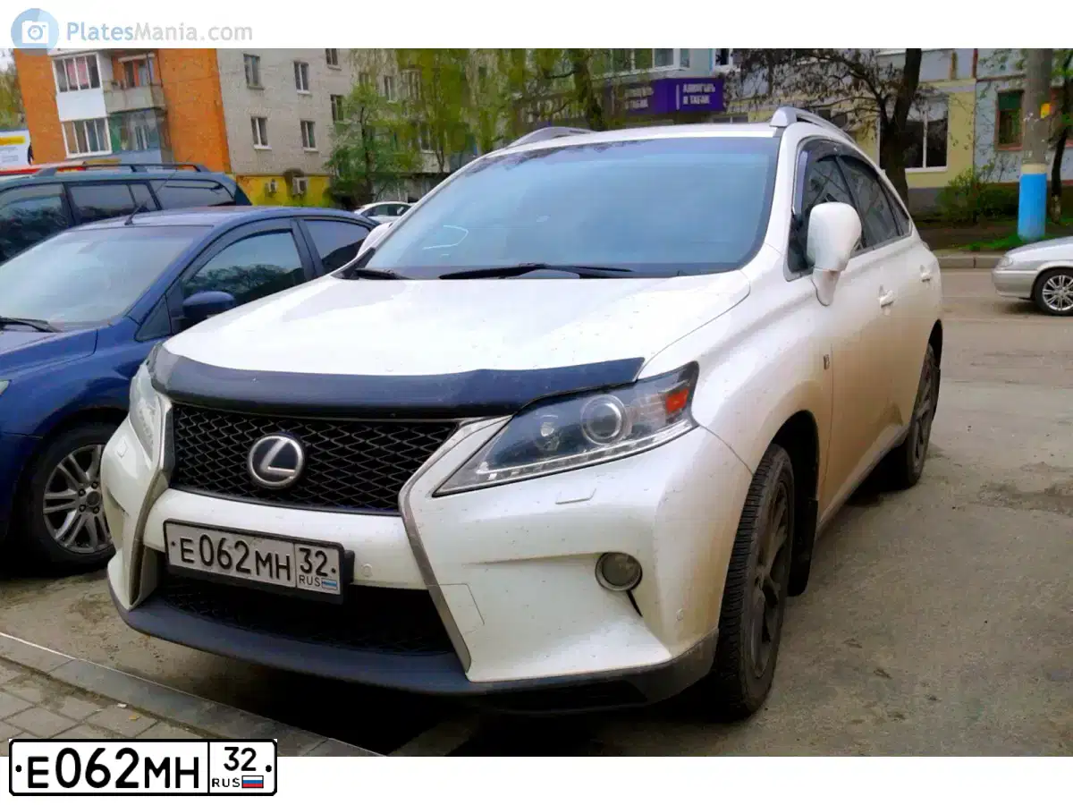 Фото автомобиля LEXUS RX, 2004 — госномер М532ТТ32. Цвет: Серебристый