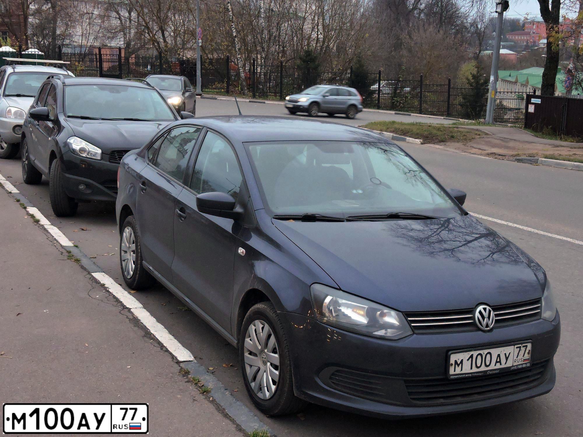 Фото автомобиля VOLKSWAGEN POLO, 2013 — госномер М100АУ77. Цвет: Темно-синий