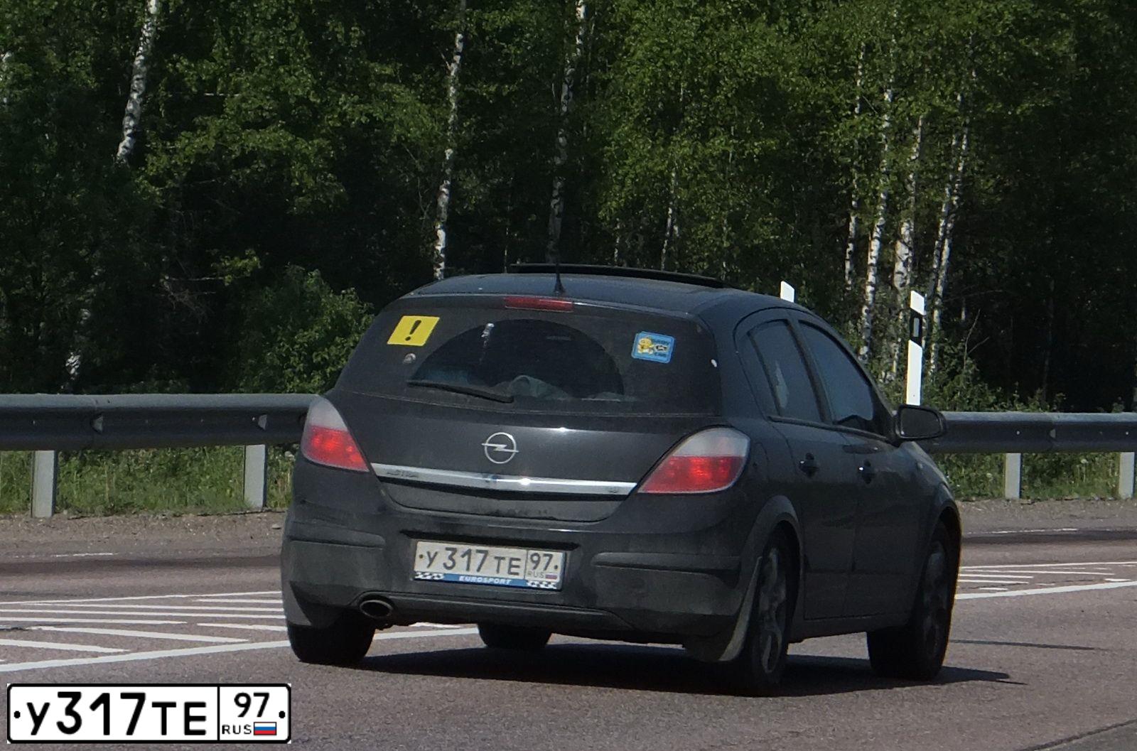 Фото автомобиля OPEL ASTRA, 2004 — госномер С334РЕ790. Цвет: ЧЕРНЫЙ