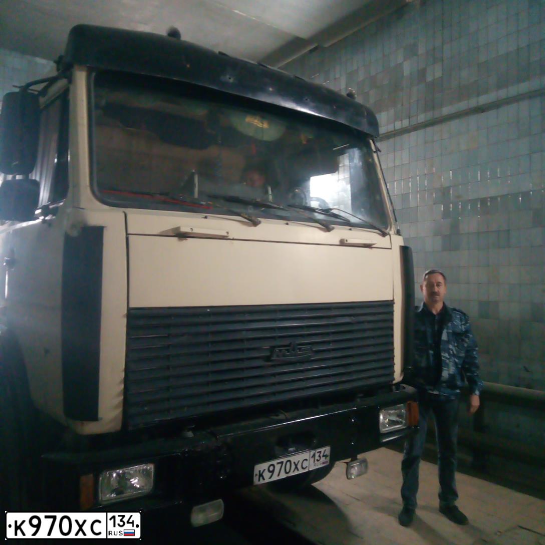 Фото автомобиля MAZ 5336 /4X2/, 1998 — госномер М186АХ134. Цвет: БЕЖЕВЫЙ