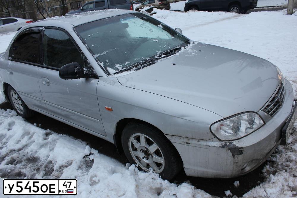 Фото автомобиля KIA SPECTRA, 2006 — госномер У545ОЕ47. Цвет: алмазное серебро (белый)