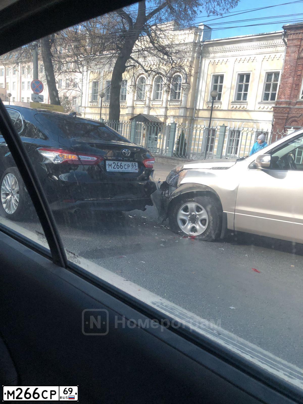 Фото автомобиля TOYOTA CAMRY, 2018 — госномер М266СР69. Цвет: ЧЕРНЫЙ МЕТАЛЛИК