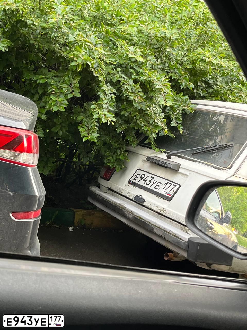 Фото автомобиля LADA 2104, 2004 — госномер Е943УЕ177. Цвет: ЗЕЛЕНЫЙ ТЕМНЫЙ