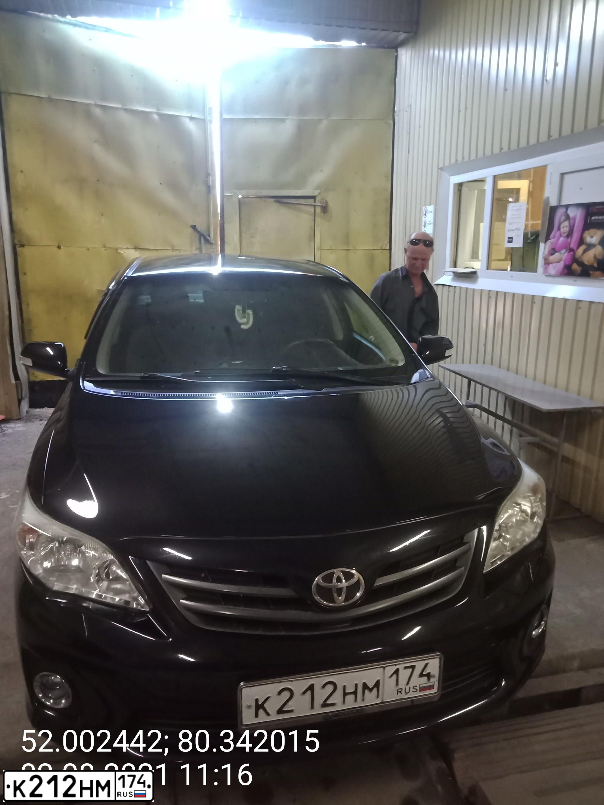 Фото автомобиля TOYOTA COROLLA, 2010 — госномер А084СМ122. Цвет: ЧЕРНЫЙ