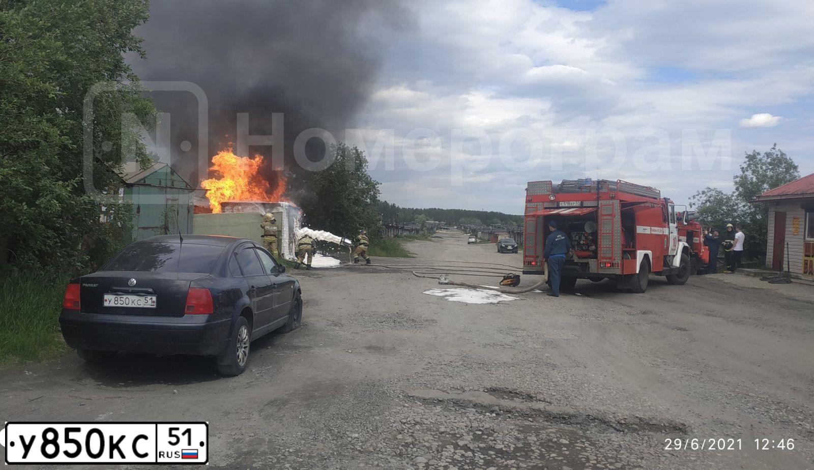 Фото автомобиля VOLKSWAGEN PASSAT, 2001 — госномер А864ЕС51. Цвет: ЧЕРНЫЙ