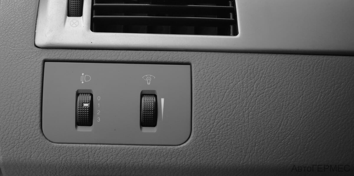 Фото автомобиля CHEVROLET LACETTI, 2007 — госномер Е121УЕ177. Цвет: Красный