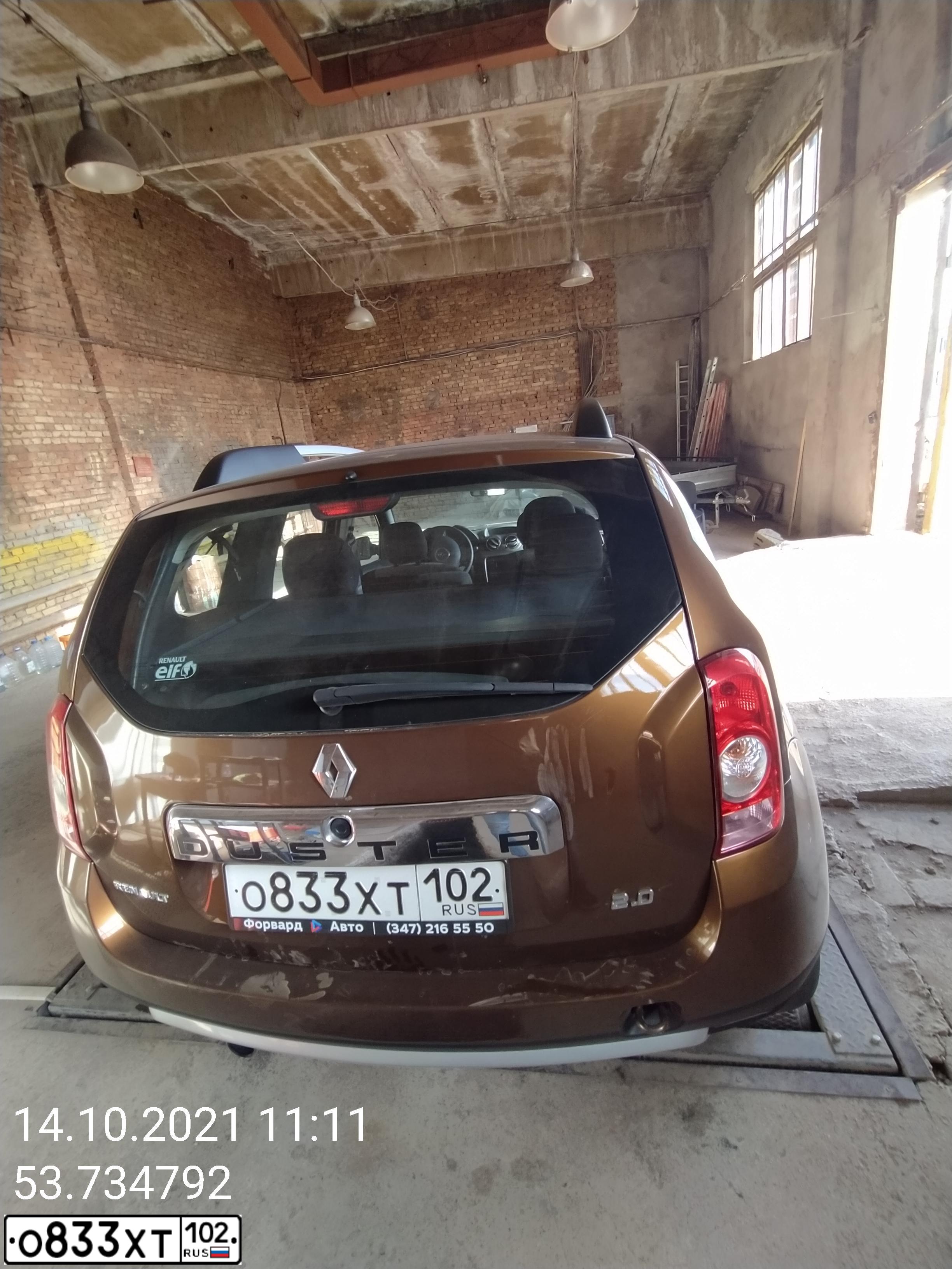 Фото автомобиля RENAULT DUSTER, 2012 — госномер Н767УС702. Цвет: Коричневый