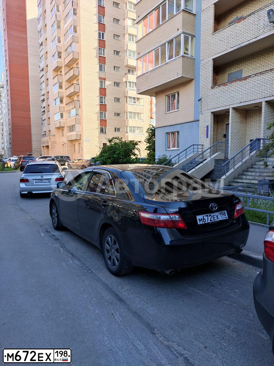 Фото автомобиля TOYOTA CAMRY, 2008 — госномер М672ЕХ198. Цвет: ЧЕРНЫЙ