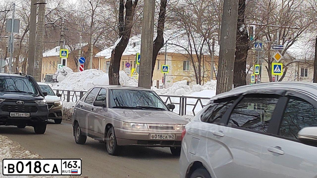 Фото автомобиля LADA 2112 LADA, 2007 — госномер В018СА163. Цвет: БЕЖЕВО-СИРЕНЕВЫЙ