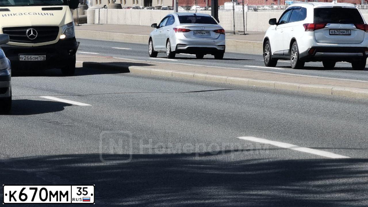 Фото автомобиля MITSUBISHI OUTLANDER, 2018 — госномер К670ММ35. Цвет: БЕЛЫЙ