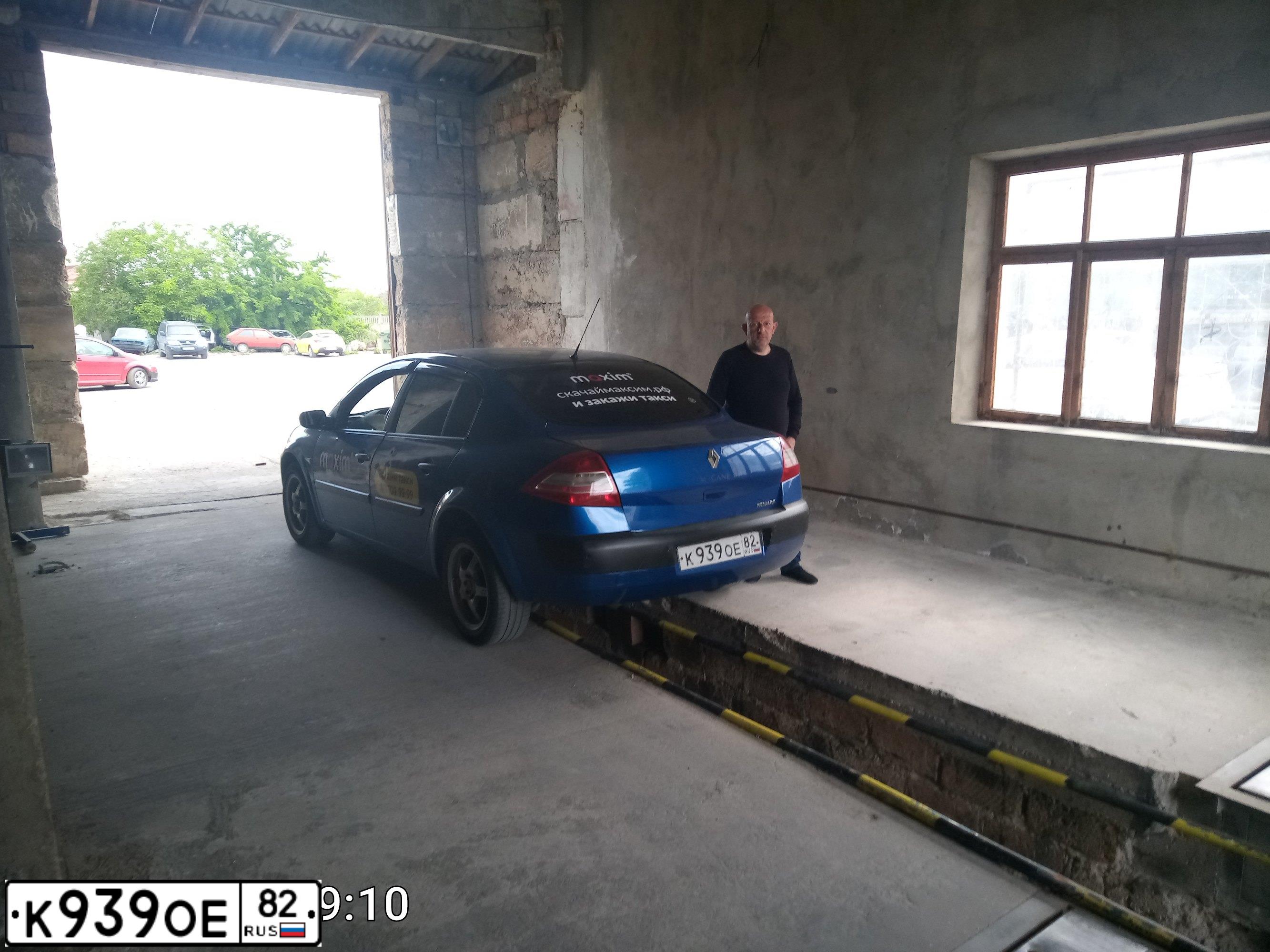 Фото автомобиля RENAULT MEGANE, 2007 — госномер К939ОЕ82. Цвет: СИНЕ-ГОЛУБОЙ