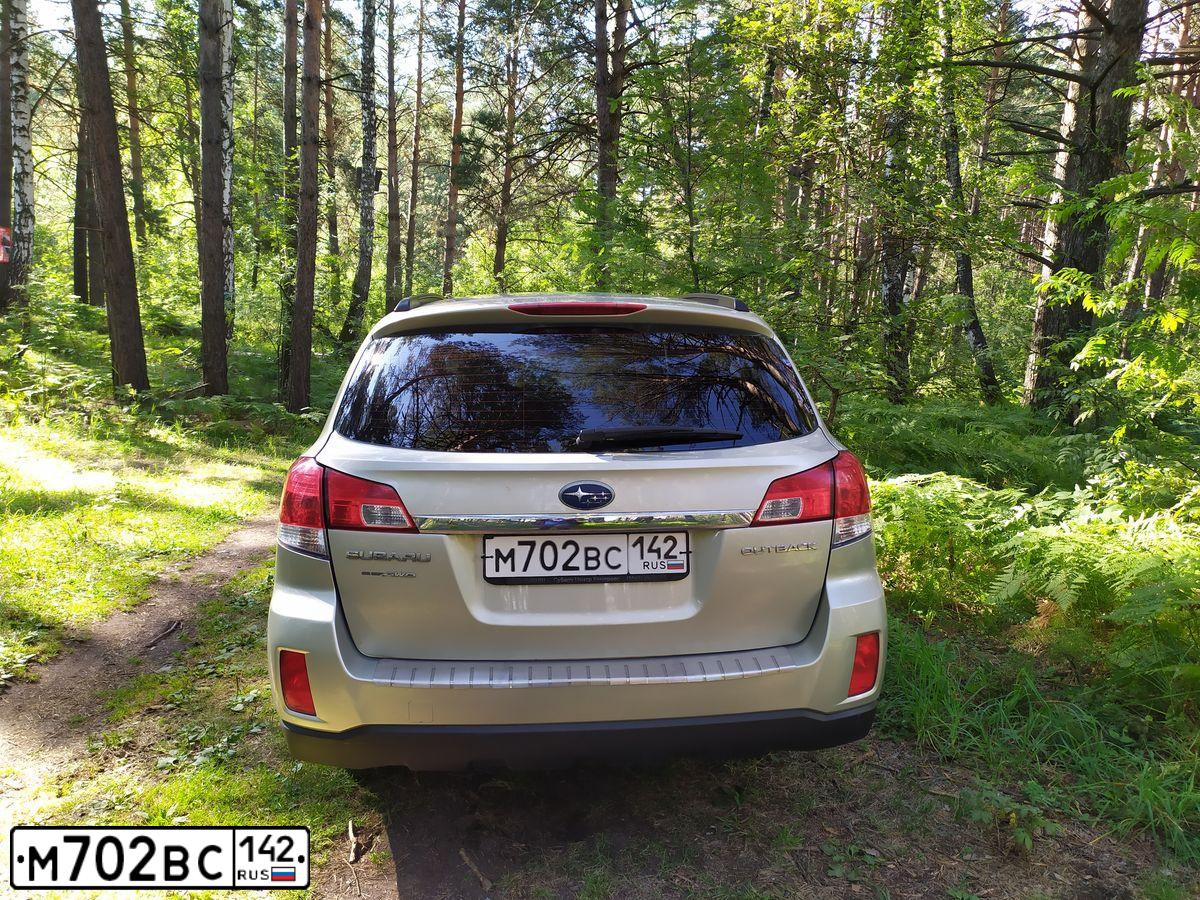 Фото автомобиля SUBARU OUTBACK, 2011 — госномер М702ВС142. Цвет: ЗОЛОТИСТЫЙ