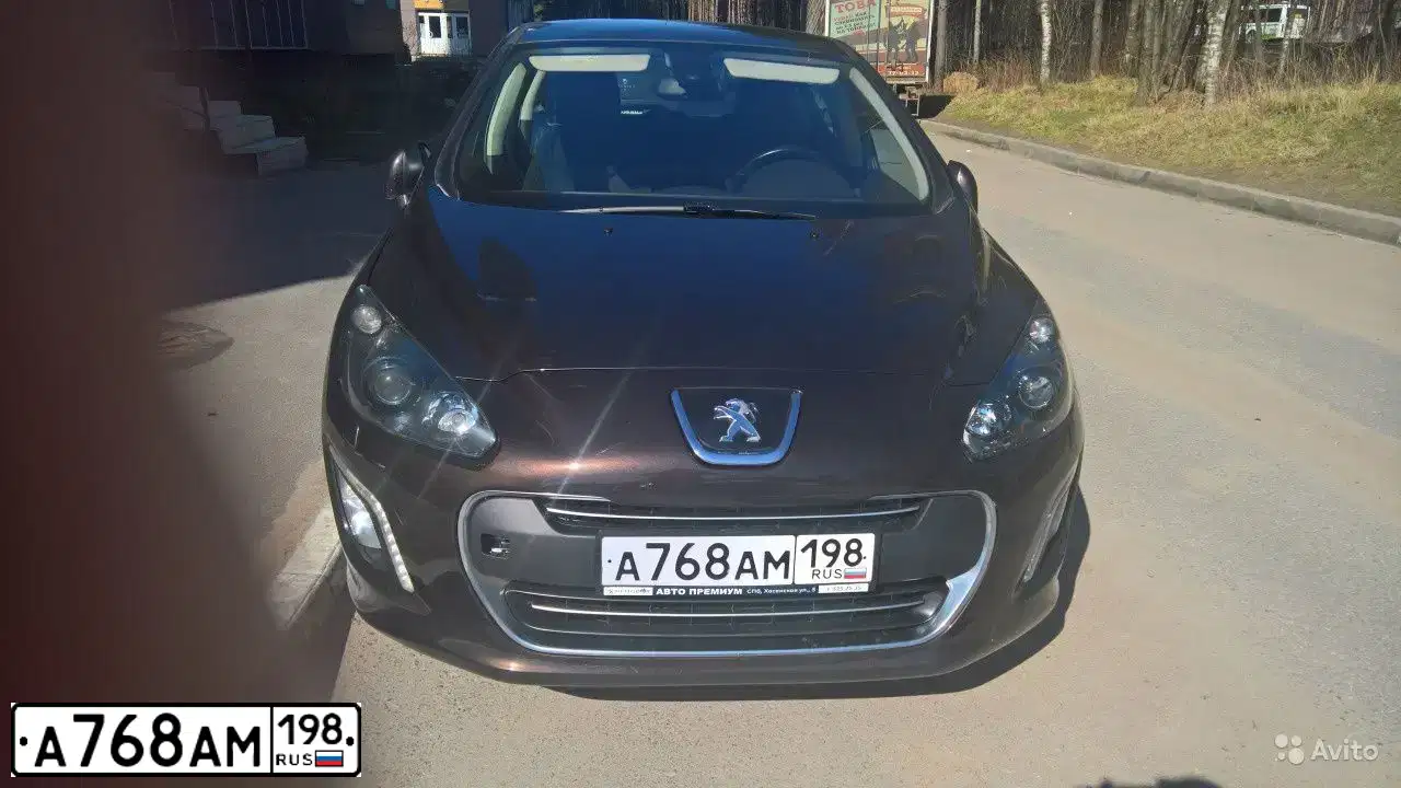 Фото автомобиля PEUGEOT 308, 2012 — госномер А900УК147. Цвет: Коричневый
