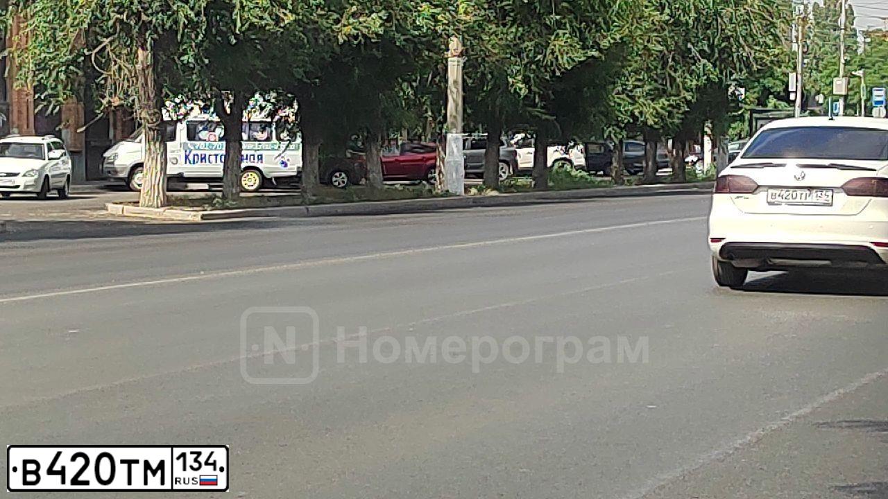 Фото автомобиля PORSCHE PANAMERA, 2009 — госномер Р554РР93. Цвет: синий