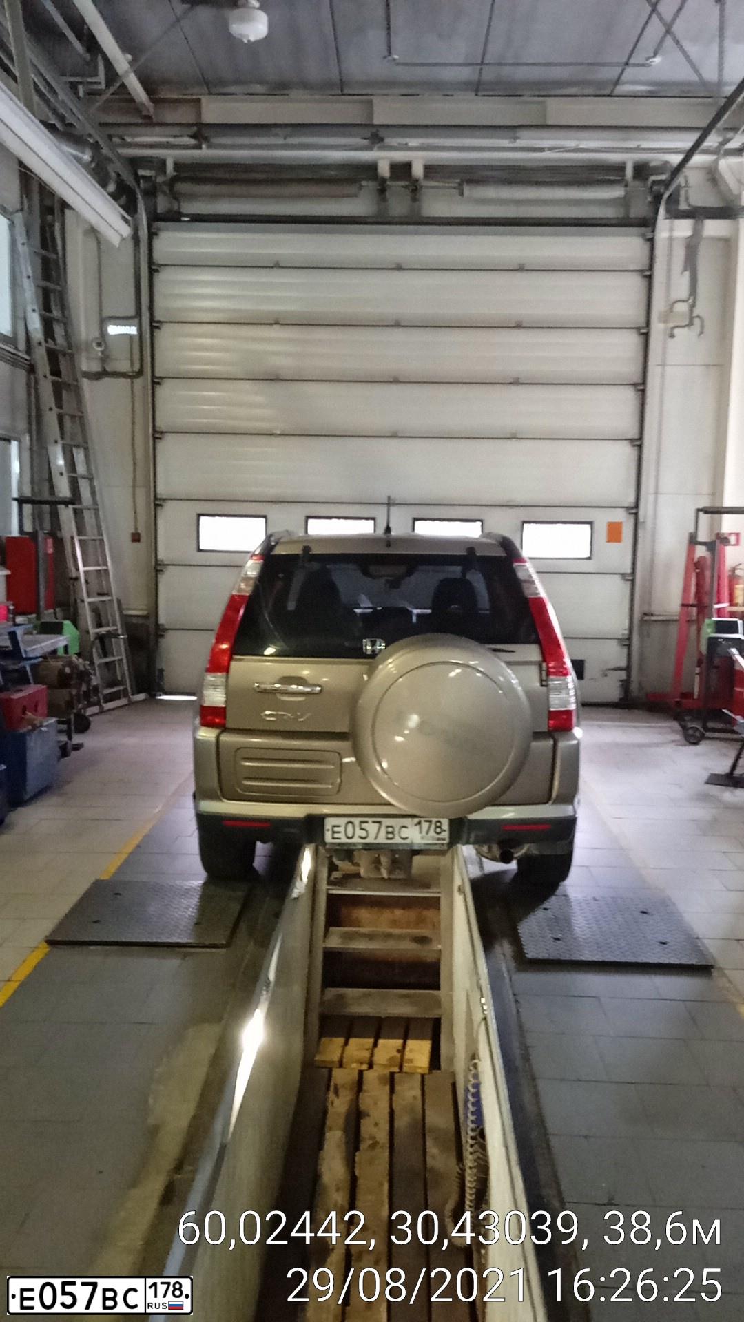 Фото автомобиля HONDA CR-V, 2006 — госномер Е057ВС178. Цвет: ЗОЛОТИСТЫЙ