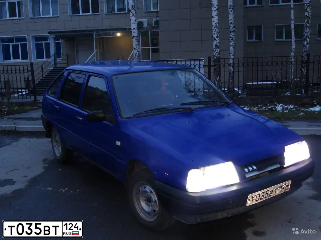 Фото автомобиля IZH 2126, 2003 — госномер Т035ВТ124. Цвет: СИНИЙ "ОКЕАН"