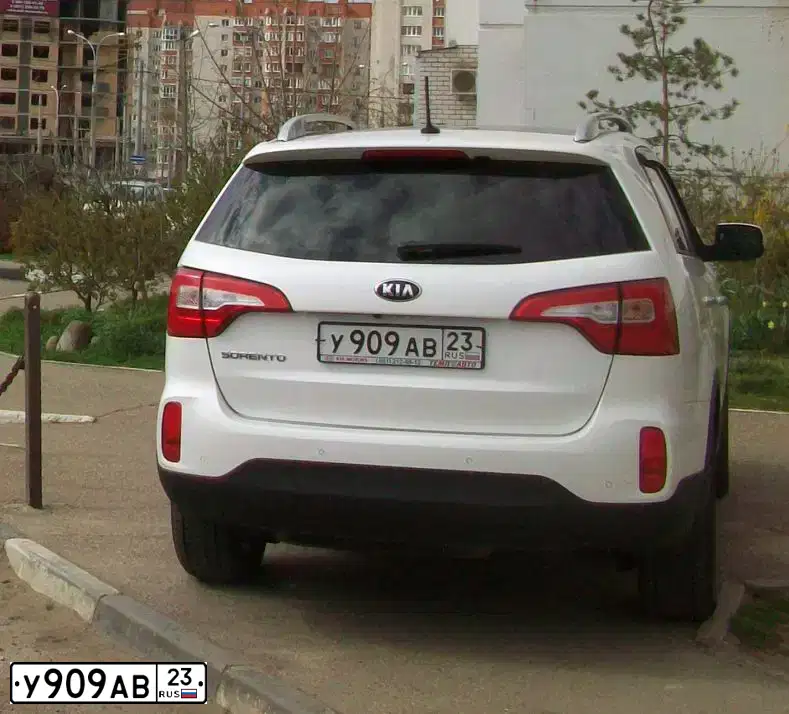 Фото автомобиля KIA SPORTAGE, 2019 — госномер У909АВ23. Цвет: БЕЛЫЙ