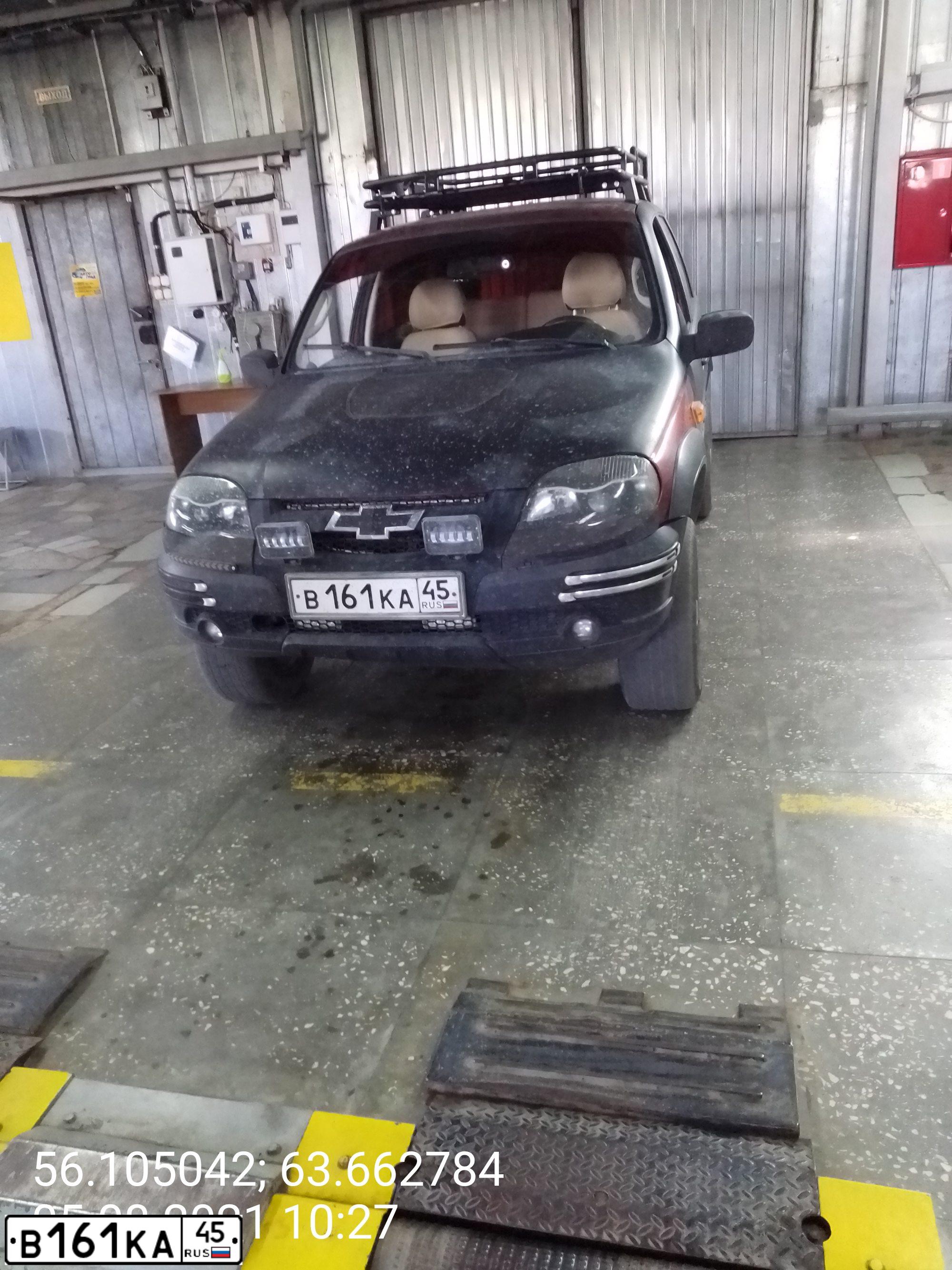 Фото автомобиля CHEVROLET NIVA, 2010 — госномер В161КА45. Цвет: ЯРКО-КРАСНЫЙ МЕТАЛЛИК