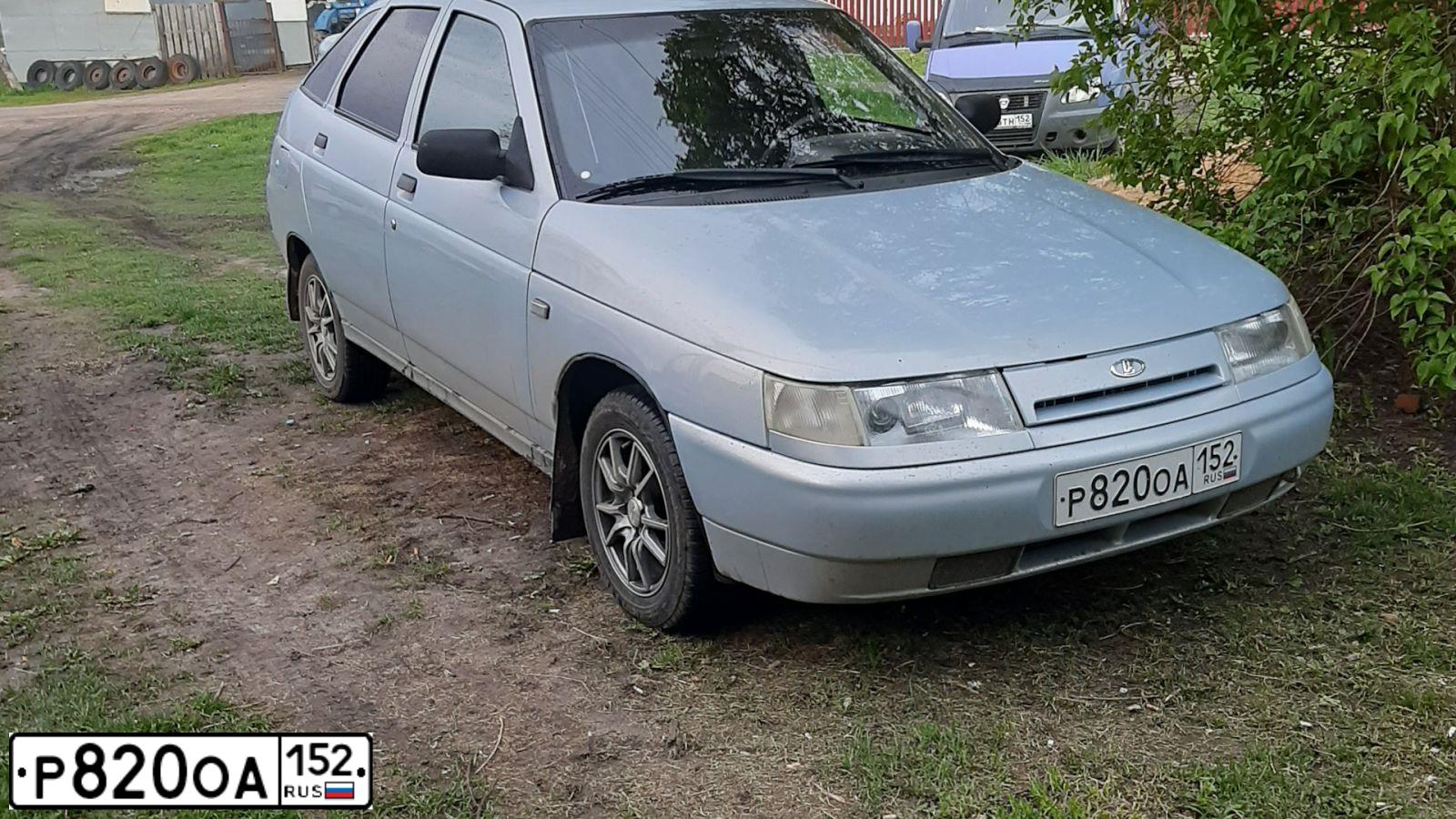 Фото автомобиля LADA 2112 LADA, 2005 — госномер Р820ОА152. Цвет: Серебристо-Желтый