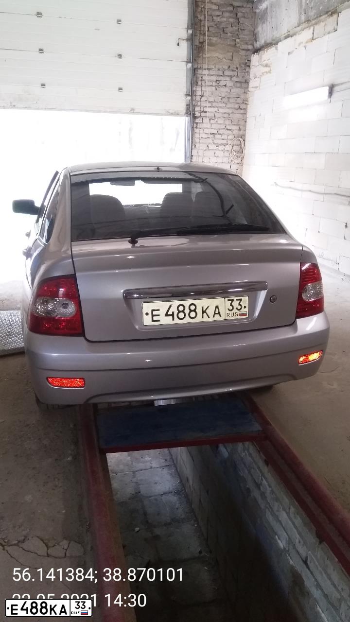 Фото автомобиля LADA 2172 PRIORA, 2009 — госномер Е488КА33. Цвет: СВЕТЛО-СЕРЕБРИСТЫЙ  МЕТАЛЛИК