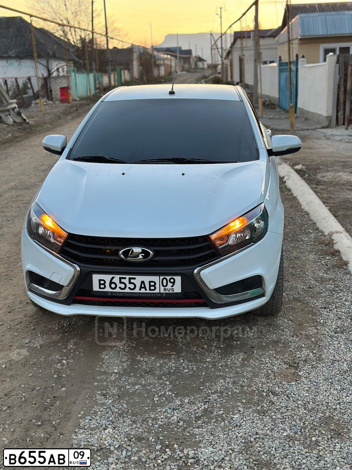 Фото автомобиля LADA VESTA, 2016 — госномер В655АВ09. Цвет: Белый
