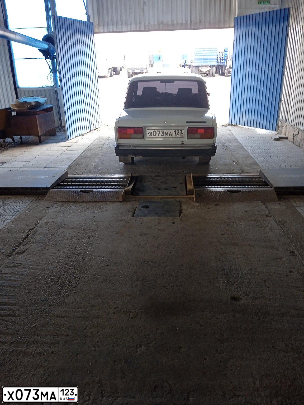 Фото автомобиля LADA 2107, 2004 — госномер В580ЕС62. Цвет: ЯРКО-БЕЛЫЙ