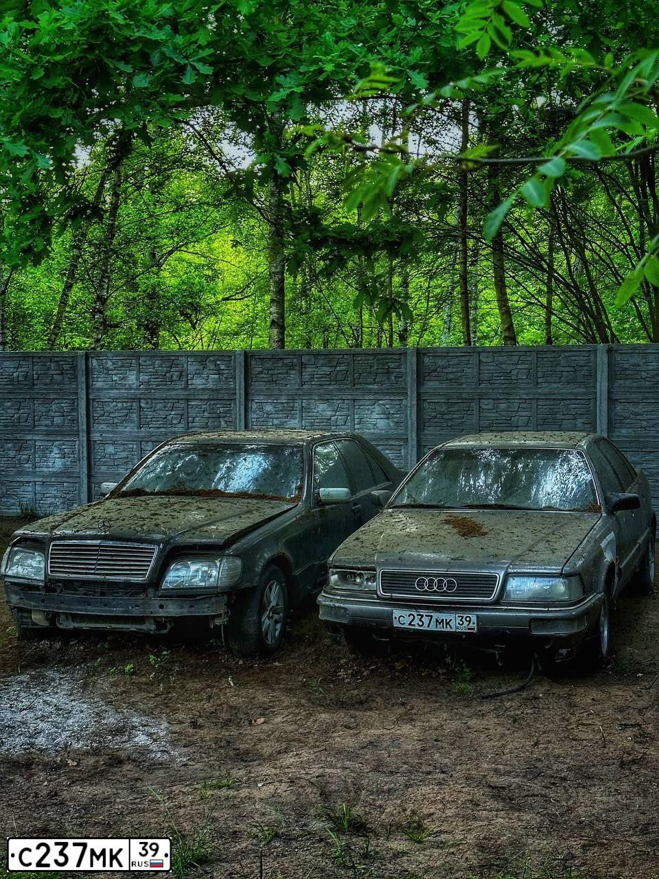 Фото автомобиля AUDI 100, 1983 — госномер С237МК39. Цвет: ТЕМНО-СЕРЫЙ