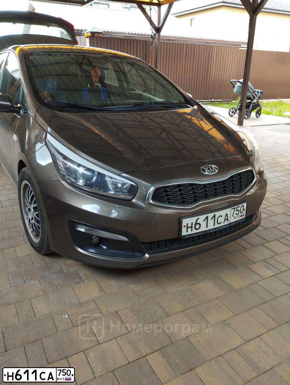 Фото автомобиля KIA CEE'D, 2018 — госномер Н611СА750. Цвет: Коричневый