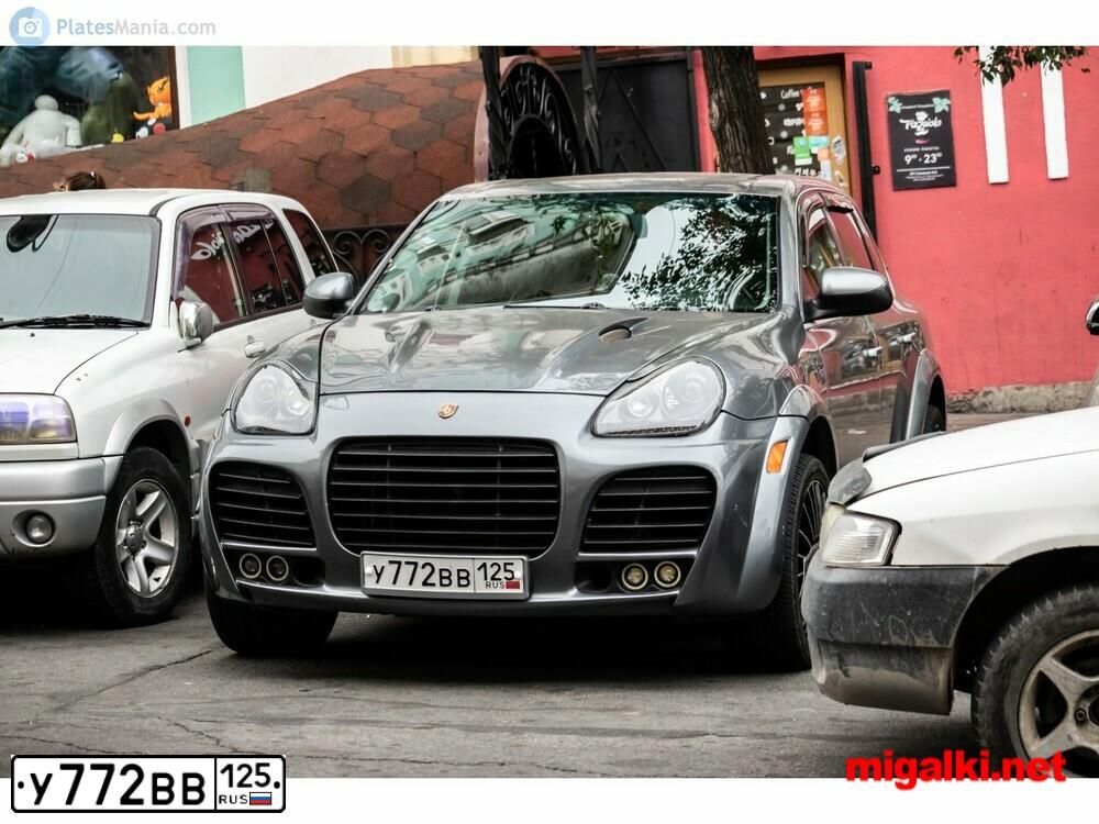 Фото автомобиля PORSCHE CAYENNE, 2003 — госномер У772ВВ125. Цвет: Серый