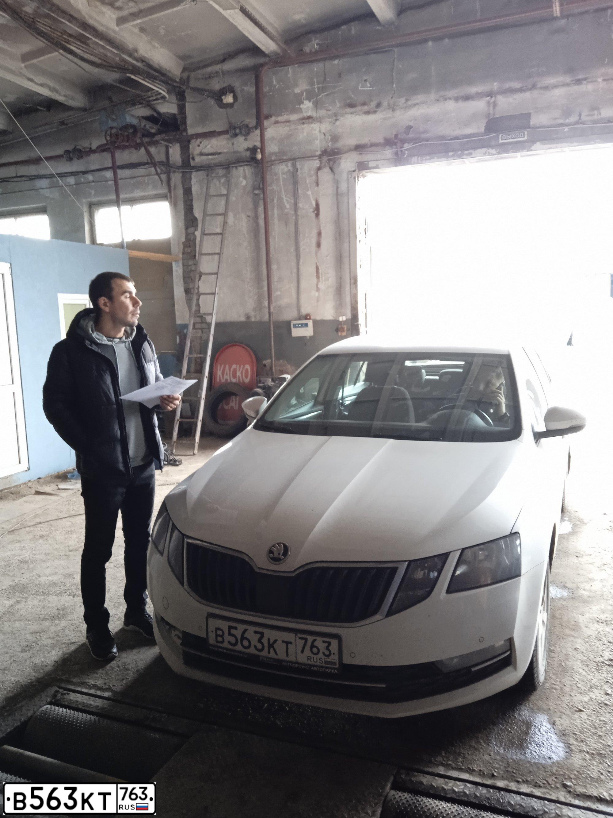 Фото автомобиля SKODA OCTAVIA, 2019 — госномер В563КТ763. Цвет: БЕЛЫЙ