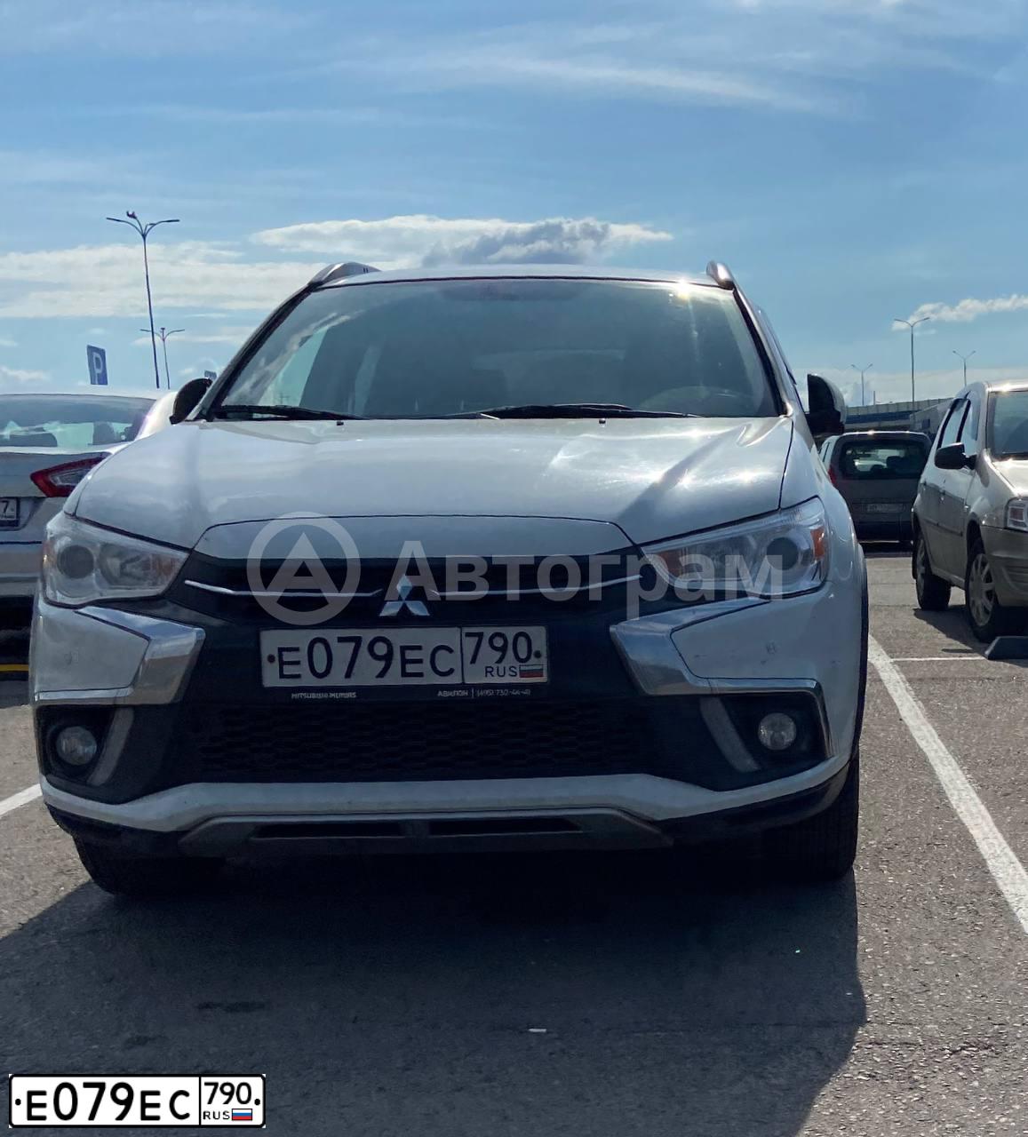Фото автомобиля MITSUBISHI ASX, 2019 — госномер Е079ЕС790. Цвет: Белый