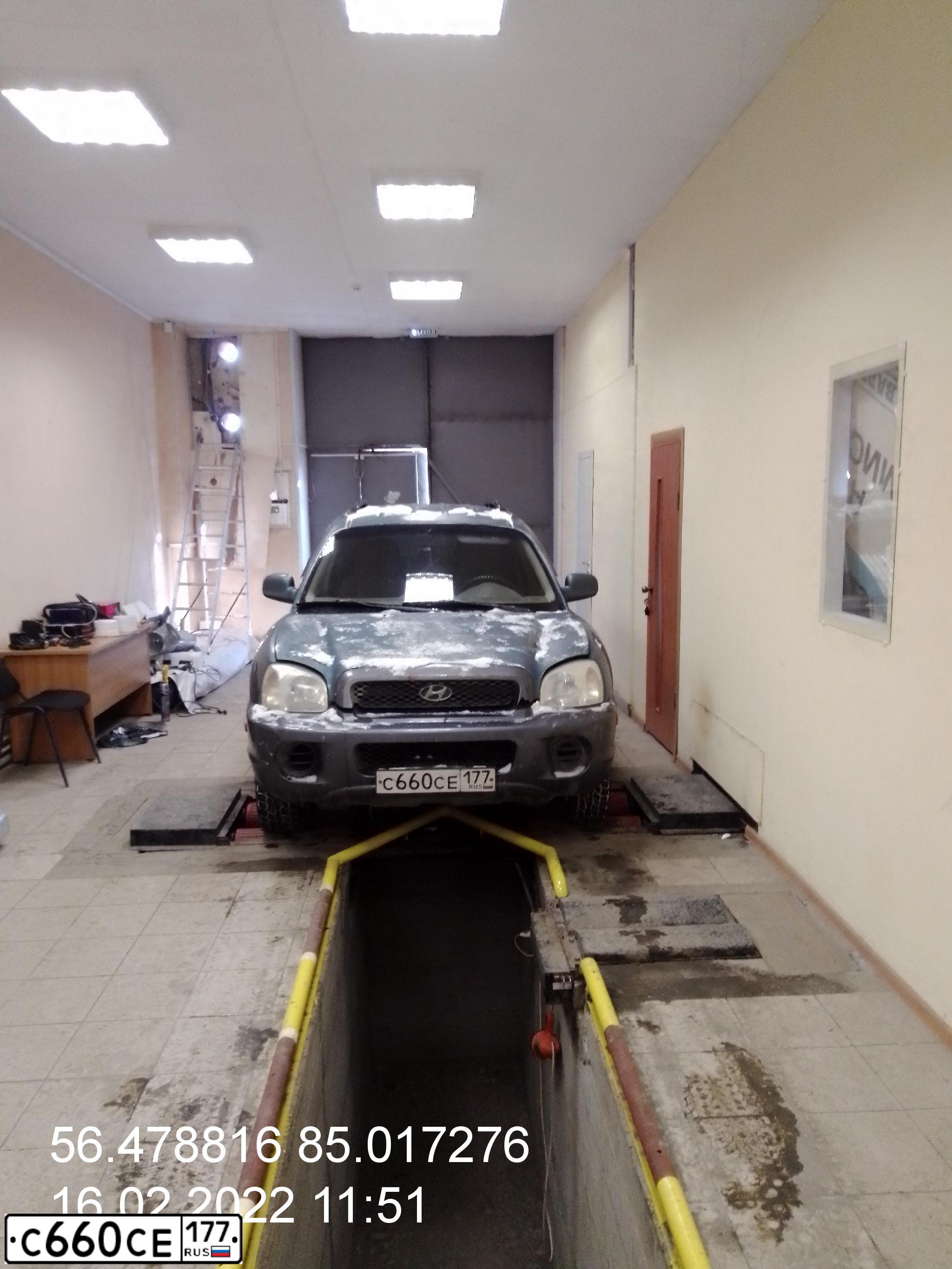 Фото автомобиля HYUNDAI SANTA FE, 2002 — госномер К028УР70. Цвет: Зеленый/серый