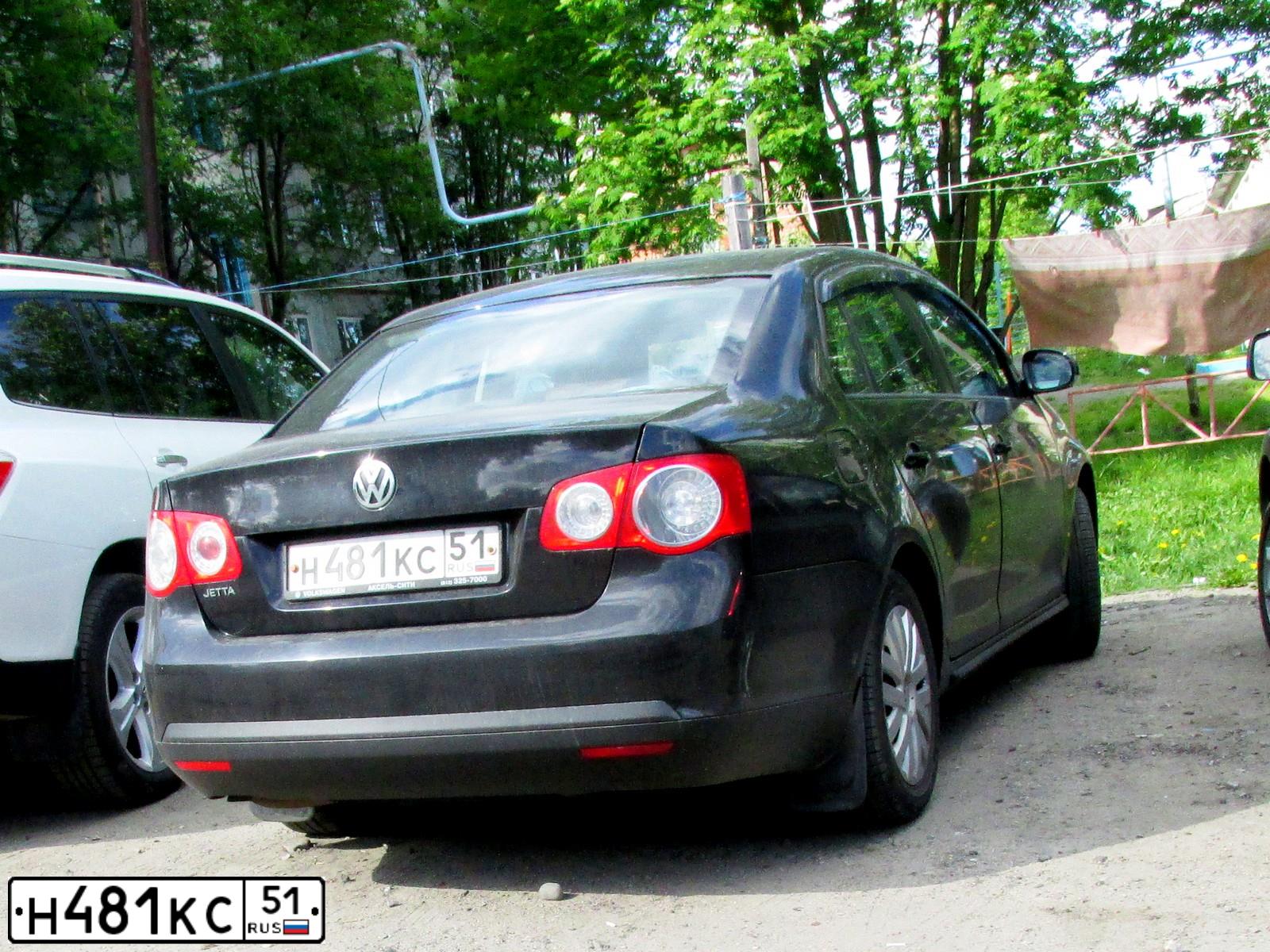 Фото автомобиля VOLKSWAGEN JETTA, 2010 — госномер Н481КС51. Цвет: ЧЕРНЫЙ