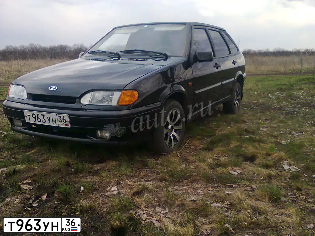 Фото автомобиля LADA 2114 SAMARA, 2008 — госномер М282ОХ48. Цвет: ТЕМНО-ЗЕЛЕНЫЙ