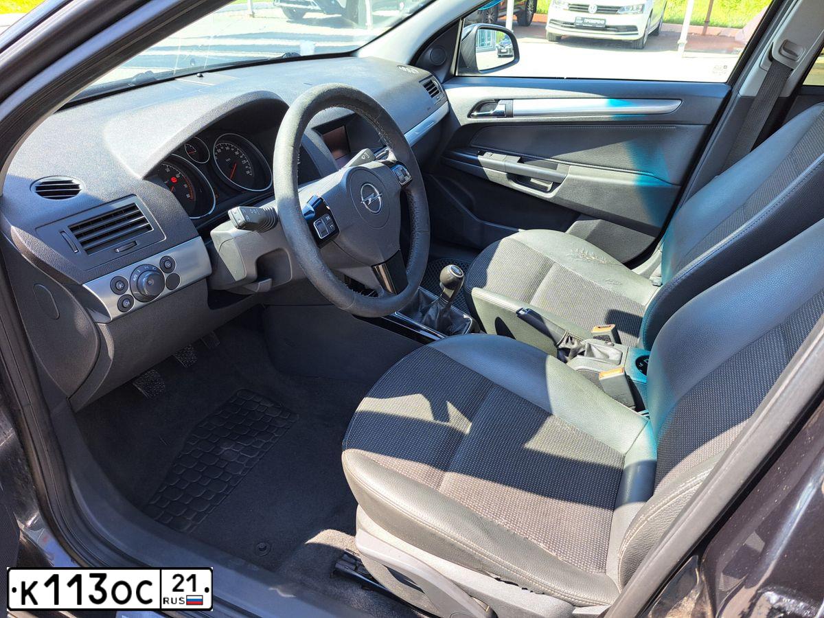 Фото автомобиля OPEL ASTRA, 2013 — госномер Н307ОС21. Цвет: ЧЕРНЫЙ
