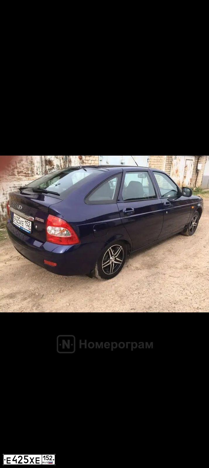 Фото автомобиля LADA 2172 PRIORA, 2011 — госномер Е425ХЕ152. Цвет: СИНИЙ