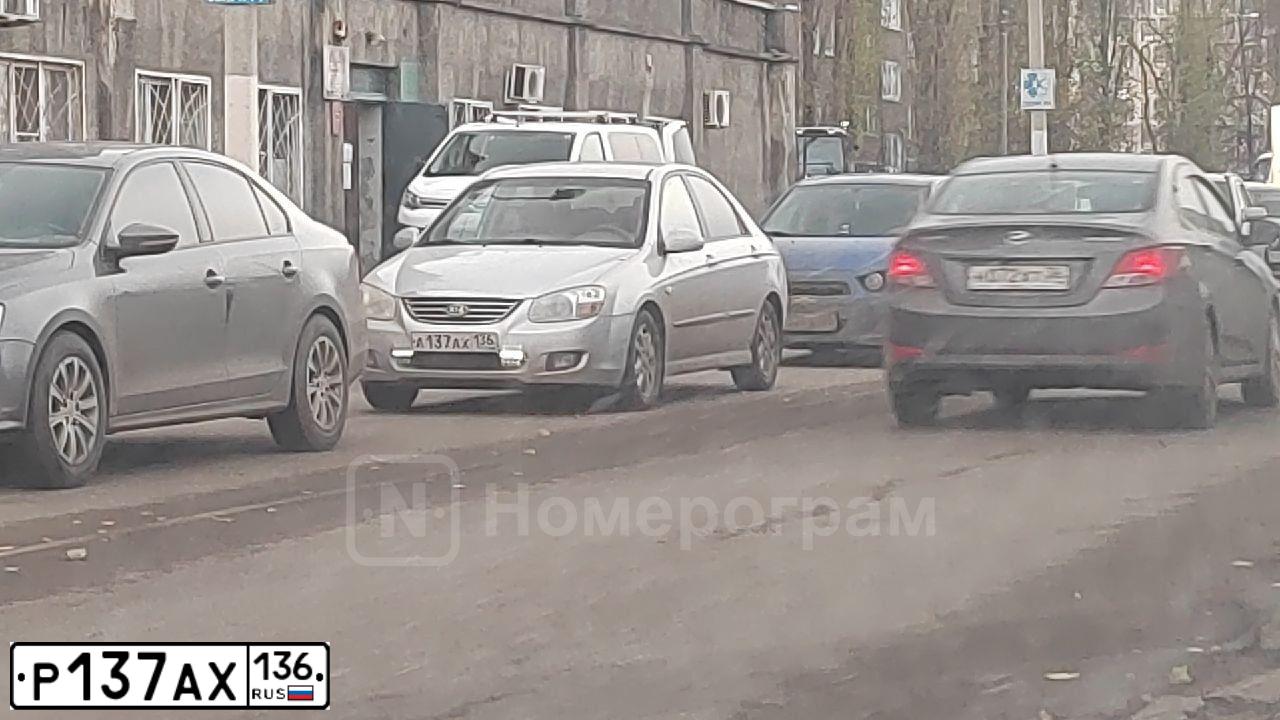Фото автомобиля LEXUS LS, 2004 — госномер Р137АХ136. Цвет: ЧЕРНЫЙ