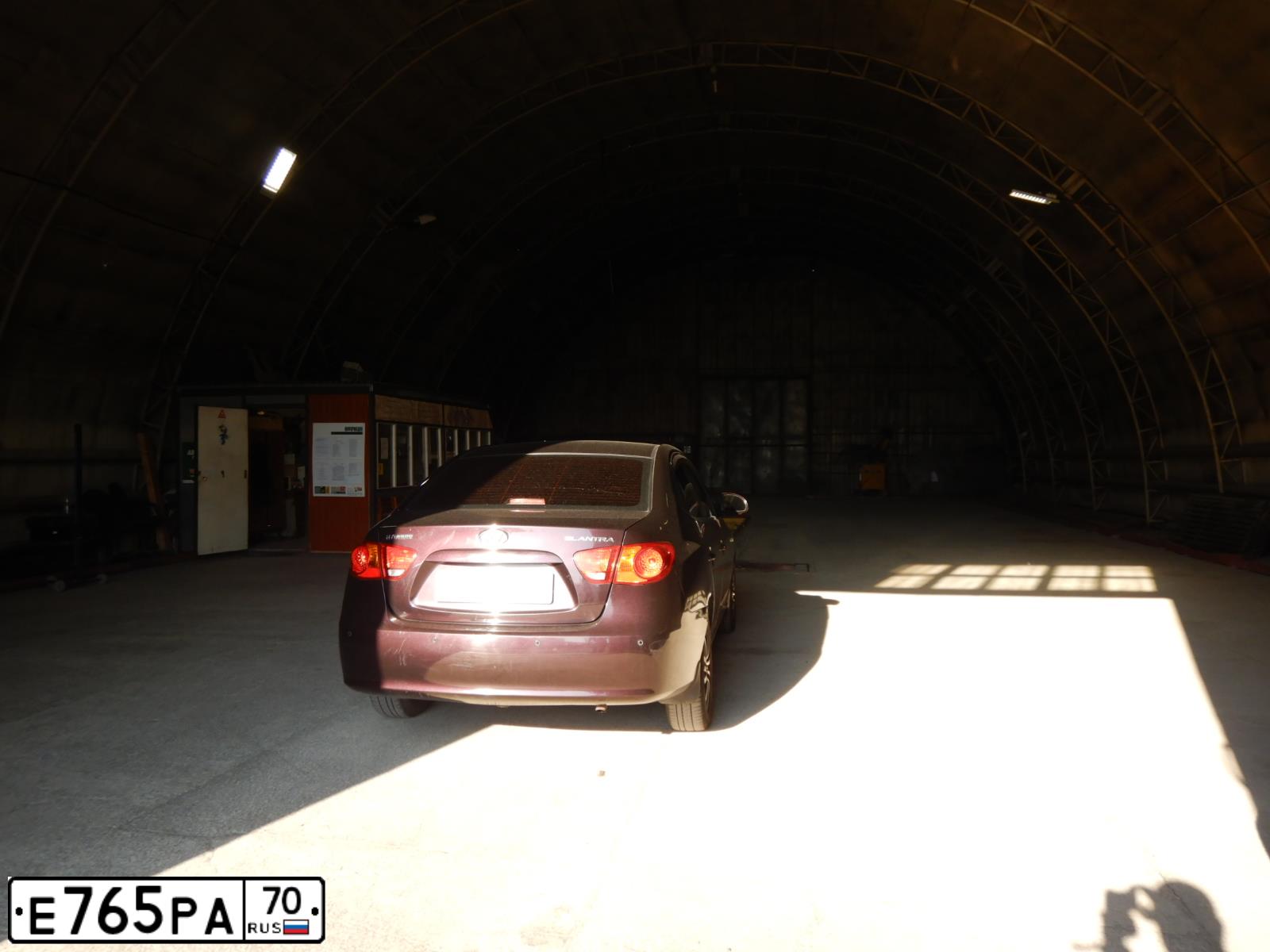 Фото автомобиля HYUNDAI ELANTRA, 2009 — госномер Е765РА70. Цвет: ТЕМНО-КРАСНЫЙ