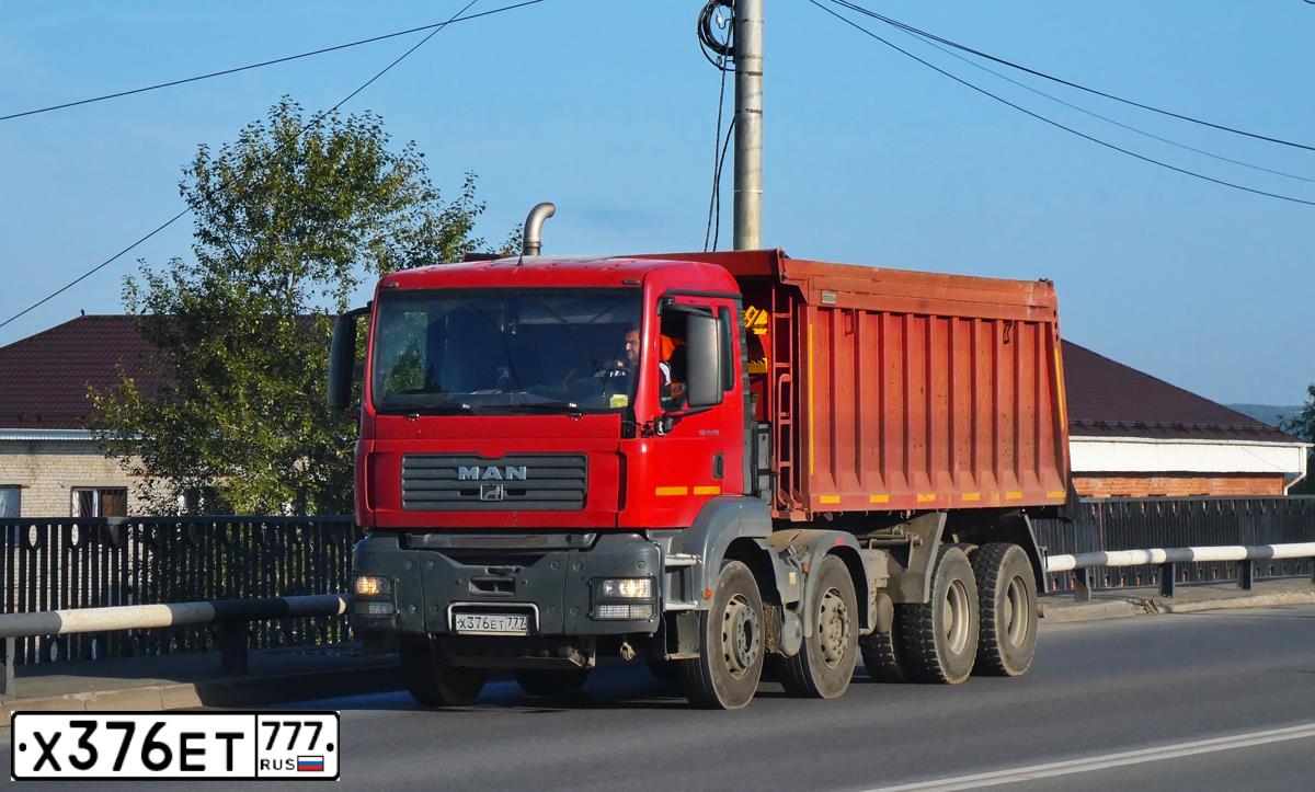Фото автомобиля MAN TGA 41.XXX /8X4/, 2008 — госномер С212ТМ40. Цвет: Красный