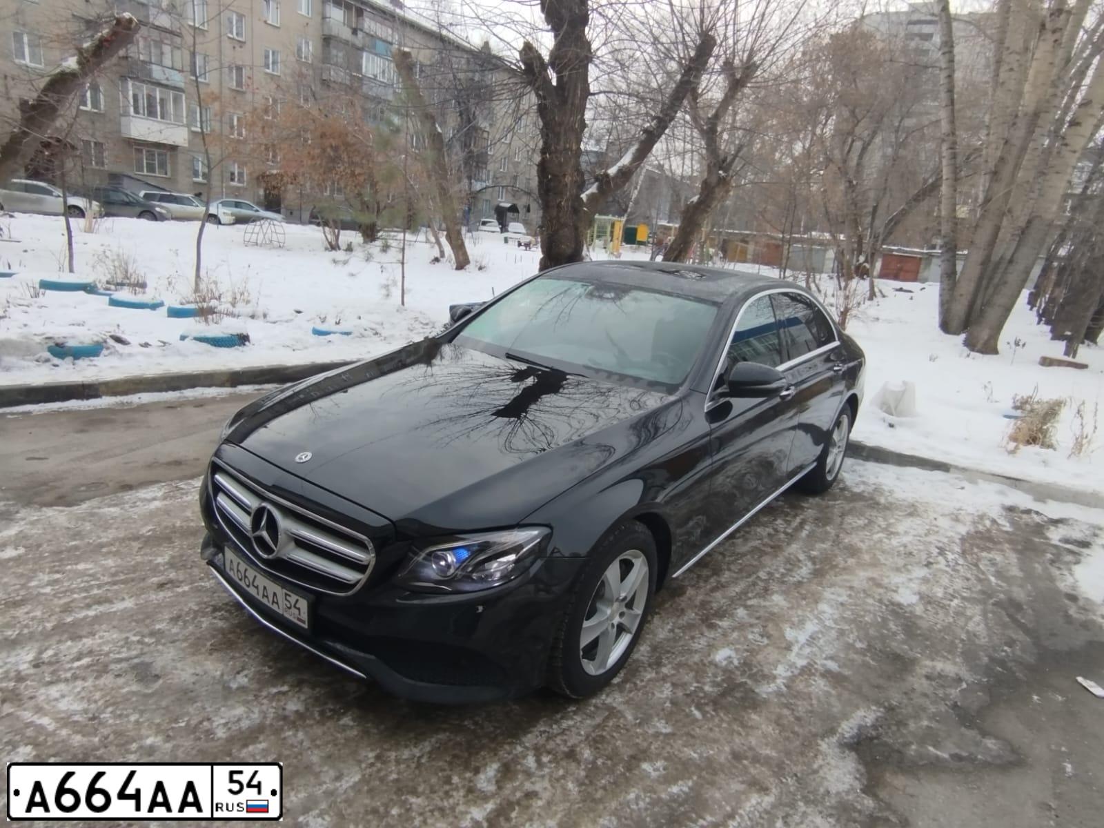 Фото автомобиля TOYOTA CAMRY, 2010 — госномер В495ВО17. Цвет: Белый