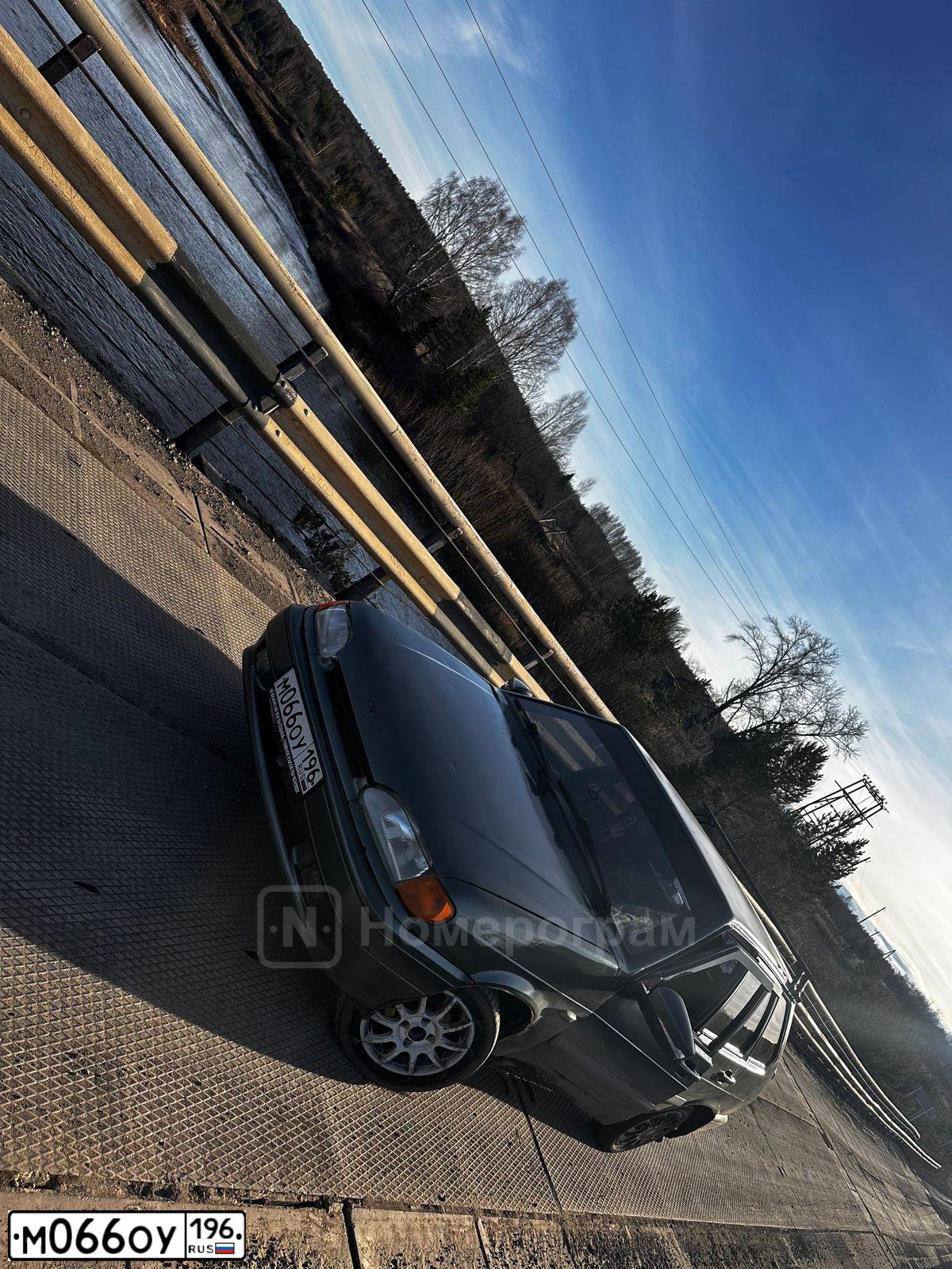 Фото автомобиля LADA 2114 SAMARA, 2003 — госномер М066ОУ196. Цвет: ТЕМНО - ЗЕЛЕНЫЙ