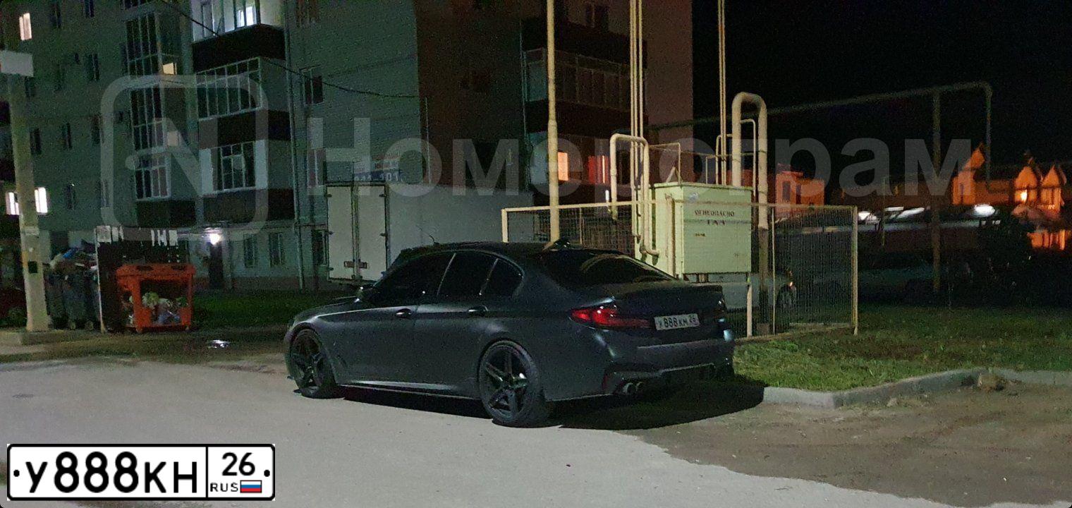 Фото автомобиля TOYOTA CAMRY, 2016 — госномер У888КН26. Цвет: ЧЕРНЫЙ МЕТАЛЛИК