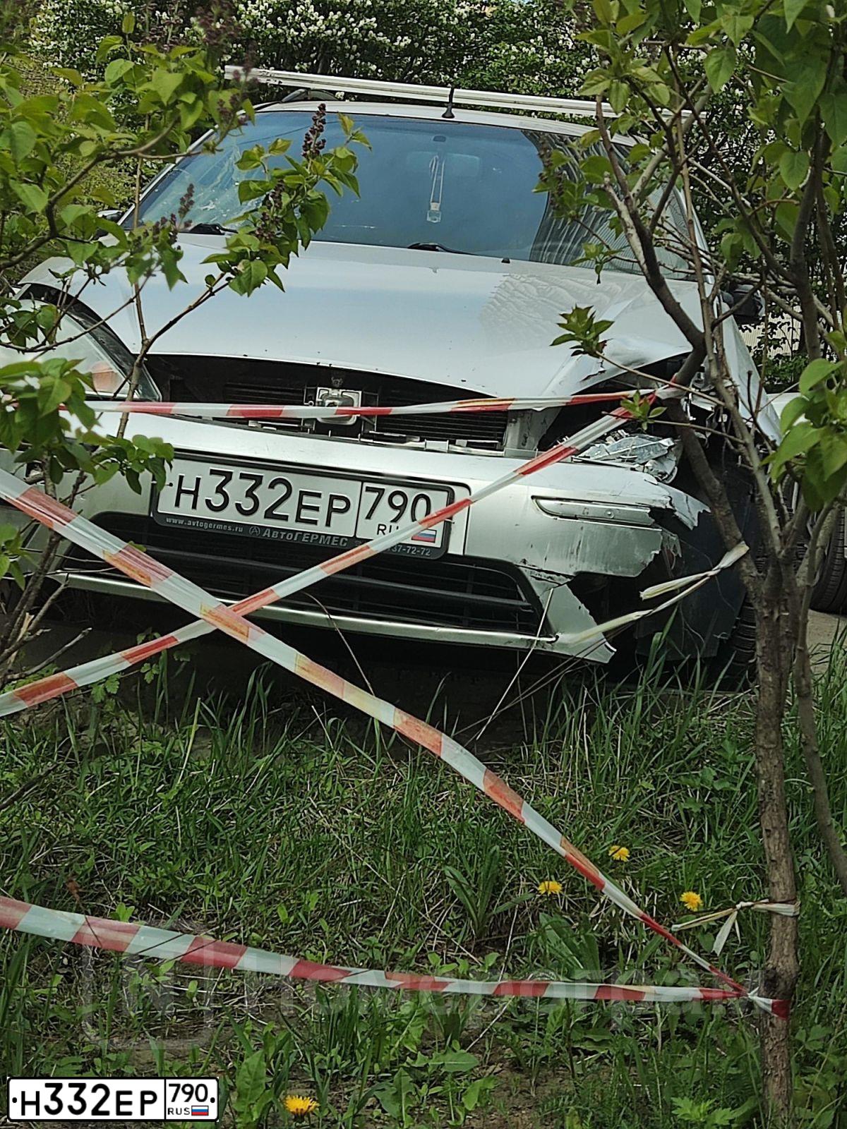 Фото автомобиля FORD FOCUS, 2002 — госномер Н332ЕР790. Цвет: СЕРЕБРИСТЫЙ