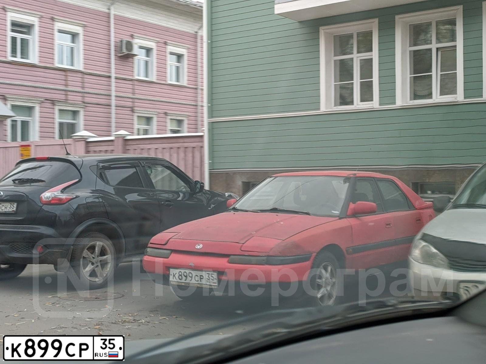 Фото автомобиля MAZDA 323, 1992 — госномер О996УР11. Цвет: Красный