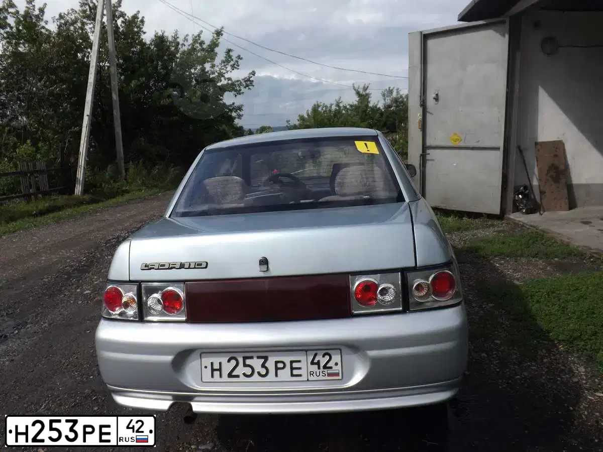 Фото автомобиля LADA 2110, 1999 — госномер Н253РЕ42. Цвет: СЕРЕБРИСТО-БЕЛЫЙ