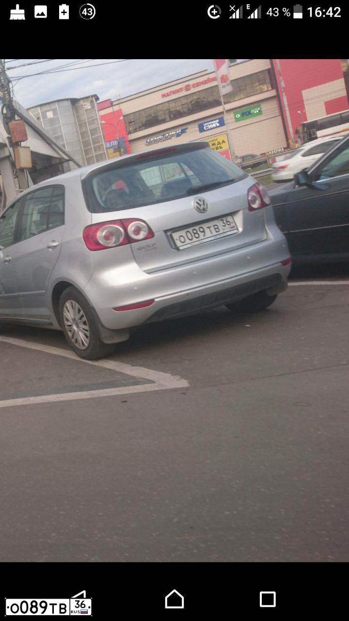 Фото автомобиля VOLKSWAGEN GOLF PLUS, 2010 — госномер О089ТВ36. Цвет: Серебристый