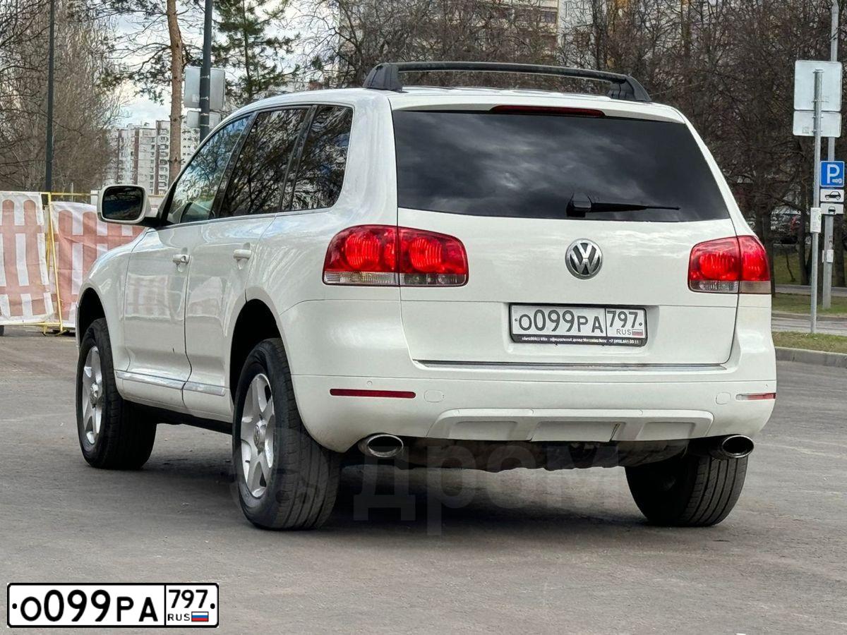 Фото автомобиля VOLKSWAGEN TOUAREG, 2004 — госномер У099СА199